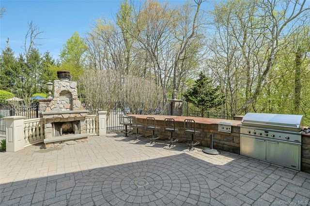 12 Rollingwood Drive, New City, NY 10956