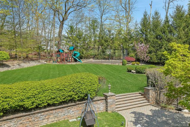 12 Rollingwood Drive, New City, NY 10956