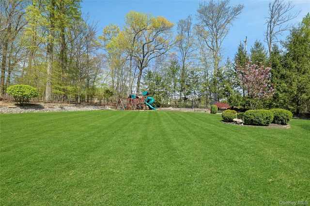 12 Rollingwood Drive, New City, NY 10956