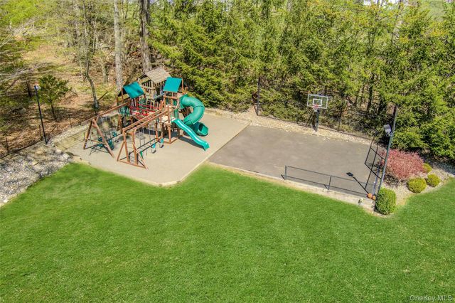 12 Rollingwood Drive, New City, NY 10956