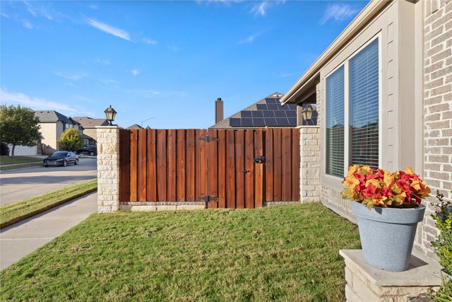 556 White Bud Lane, Fort Worth, TX 76131