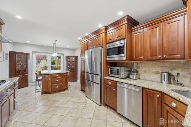208 Hidden Hollow Court, Edison, NJ 08820