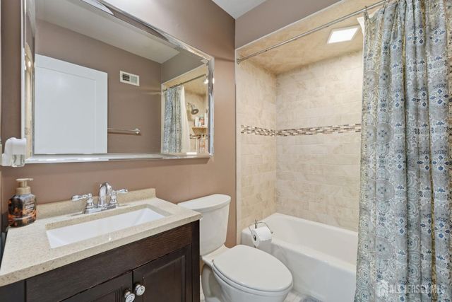 208 Hidden Hollow Court, Edison, NJ 08820