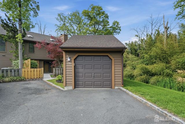 208 Hidden Hollow Court, Edison, NJ 08820