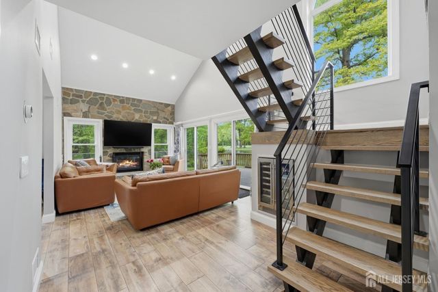 208 Hidden Hollow Court, Edison, NJ 08820