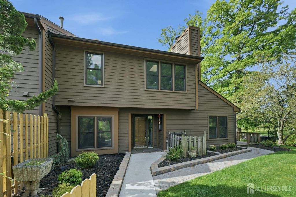 208 Hidden Hollow Court, Edison, NJ 08820