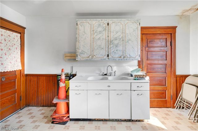 5862 Cable Avenue, Cleveland, OH 44127