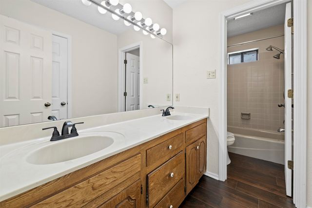 104 Woodridge Est, Longview, TX 75602