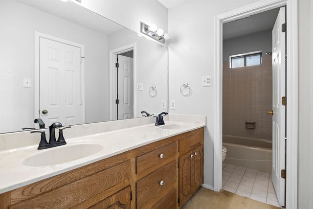 104 Woodridge Est, Longview, TX 75602