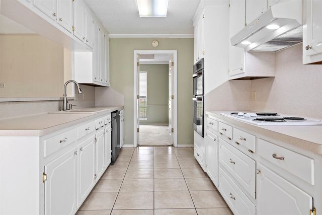 104 Woodridge Est, Longview, TX 75602