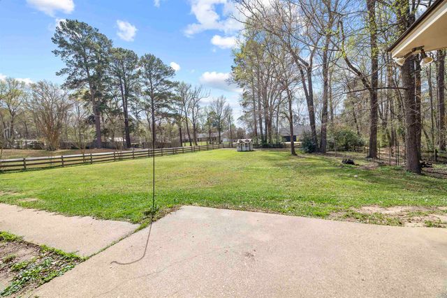 104 Woodridge Est, Longview, TX 75602