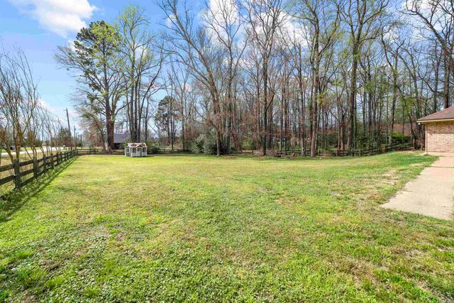 104 Woodridge Est, Longview, TX 75602