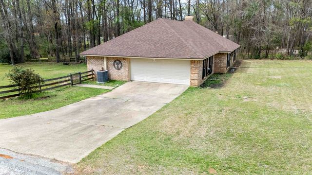 104 Woodridge Est, Longview, TX 75602