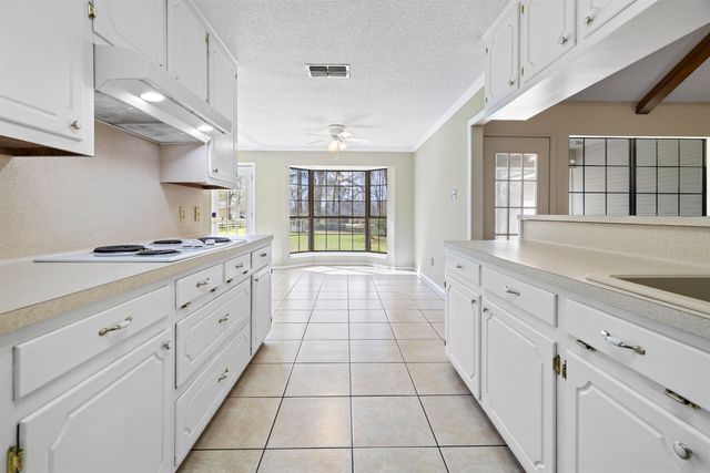 104 Woodridge Est, Longview, TX 75602