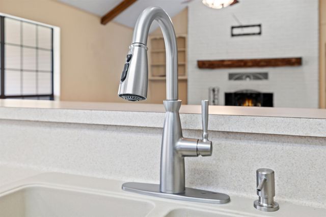 104 Woodridge Est, Longview, TX 75602