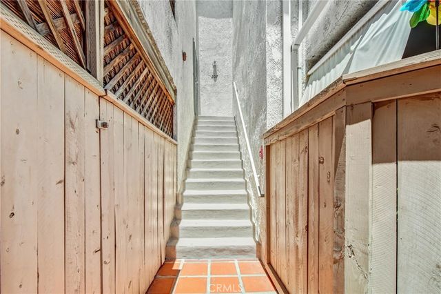 8221 Langdon Avenue 207, Van Nuys, CA 91406