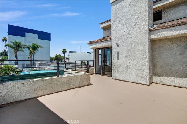8221 Langdon Avenue 207, Van Nuys, CA 91406