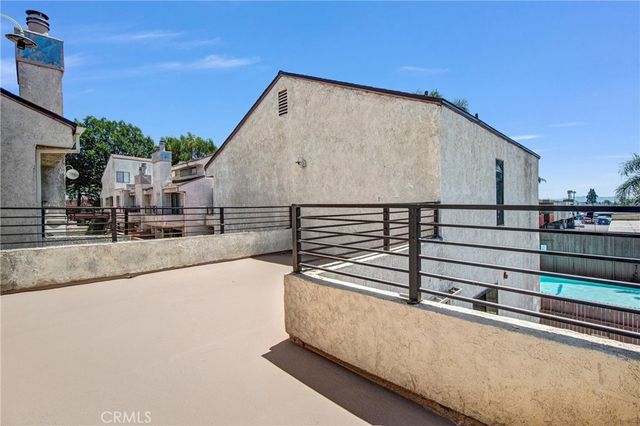 8221 Langdon Avenue 207, Van Nuys, CA 91406