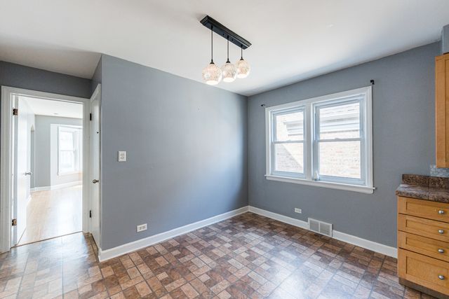 6640 W Foster Avenue, Chicago, IL 60656