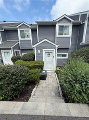 32 Waterview Estate 32, Peekskill, NY 10566