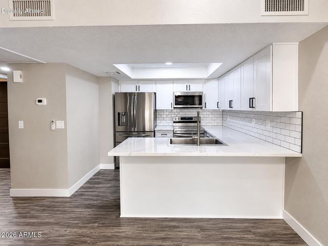 819 N COLLEGE Avenue F102, Tempe, AZ 85288