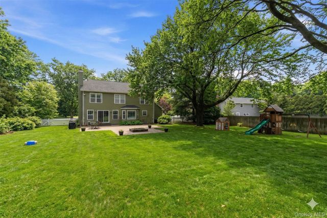 30 Rancher Place, Huntington, NY 11743