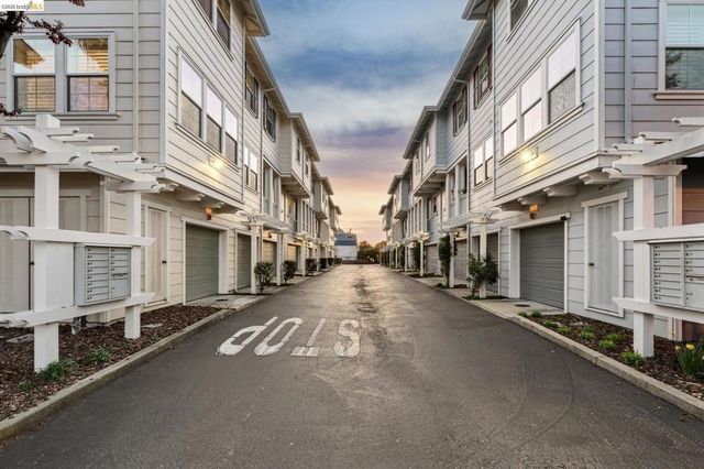2153 Northshore Dr, Richmond, CA 94804