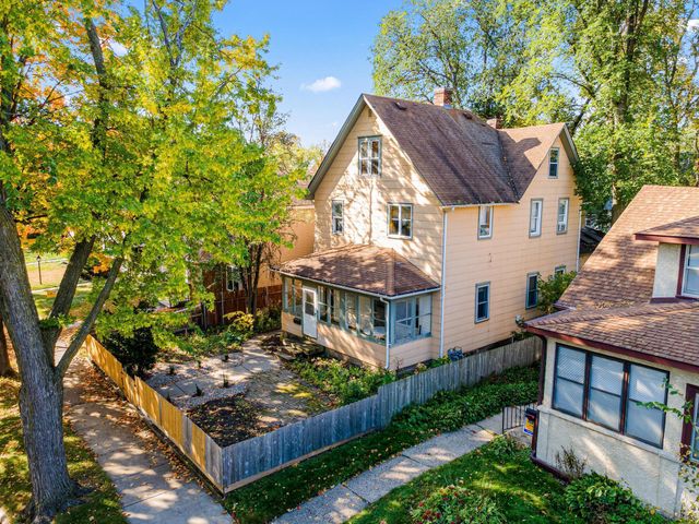 863 23rd Avenue SE, Minneapolis, MN 55414