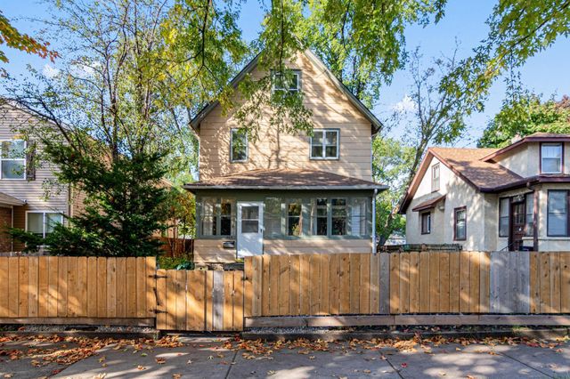 863 23rd Avenue SE, Minneapolis, MN 55414