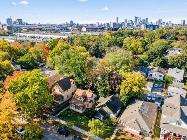 863 23rd Avenue SE, Minneapolis, MN 55414