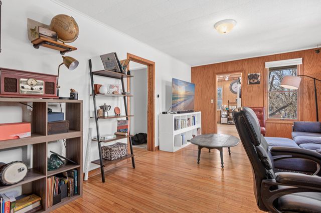 863 23rd Avenue SE, Minneapolis, MN 55414