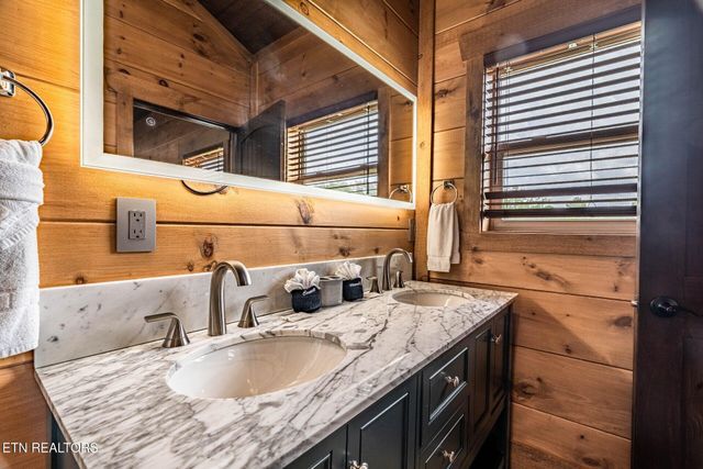 615 Rainbow Rd, Sevierville, TN 37862