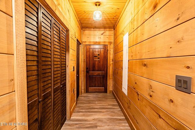 615 Rainbow Rd, Sevierville, TN 37862