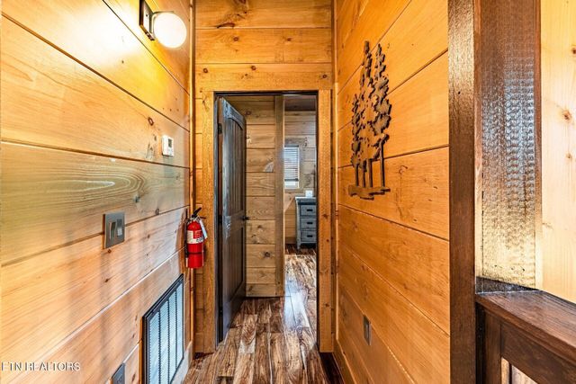 615 Rainbow Rd, Sevierville, TN 37862