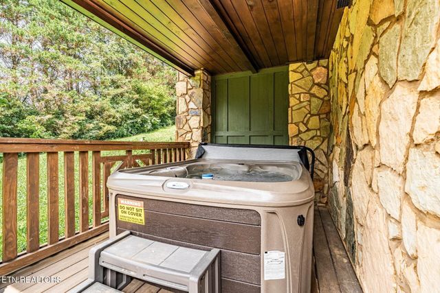 615 Rainbow Rd, Sevierville, TN 37862