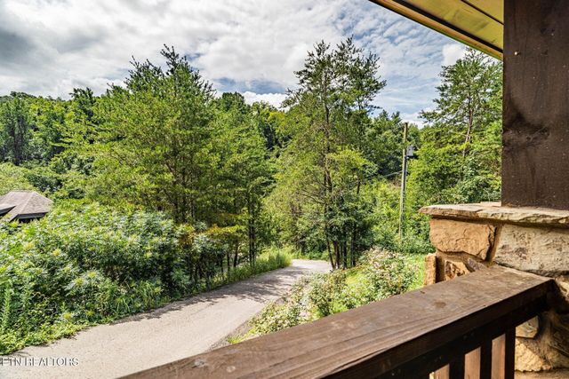 615 Rainbow Rd, Sevierville, TN 37862
