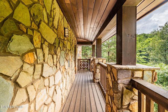 615 Rainbow Rd, Sevierville, TN 37862