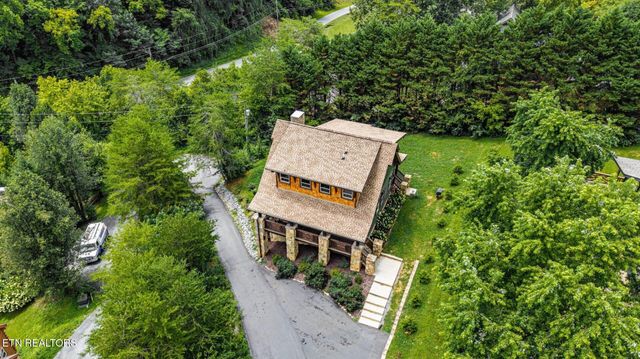 615 Rainbow Rd, Sevierville, TN 37862
