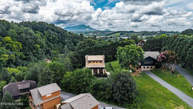 615 Rainbow Rd, Sevierville, TN 37862