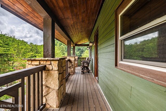 615 Rainbow Rd, Sevierville, TN 37862