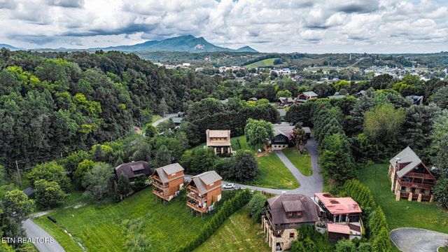 615 Rainbow Rd, Sevierville, TN 37862