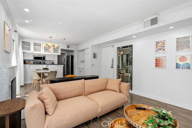 116 S Croft 102, Los Angeles, CA 90048