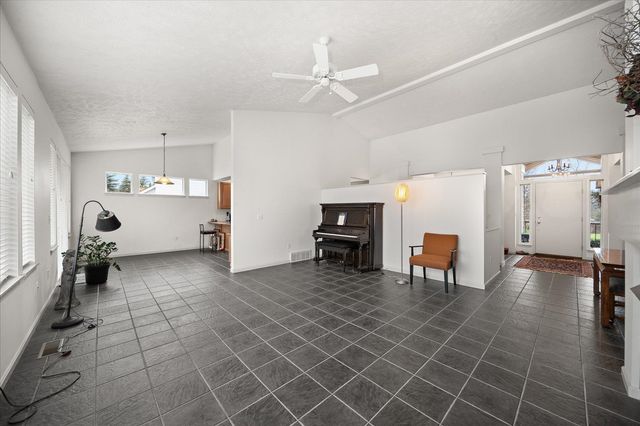 718 S Shelley Lake Ln, Spokane Valley, WA 99037