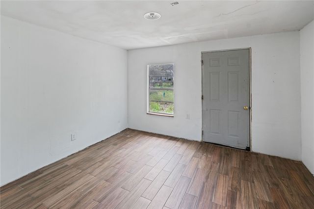 921 N Terry St, Rockport, TX 78382