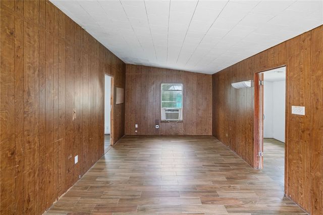 921 N Terry St, Rockport, TX 78382