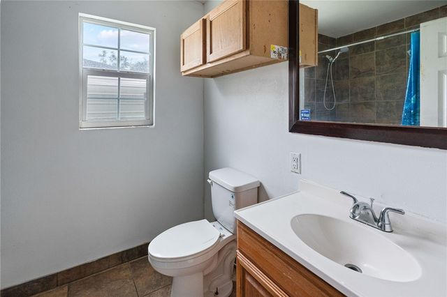 921 N Terry St, Rockport, TX 78382