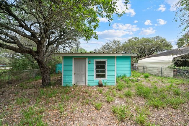 921 N Terry St, Rockport, TX 78382