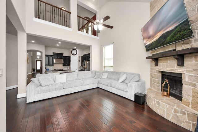 4811 Applewood Crest Lane, Rosharon, TX 77583