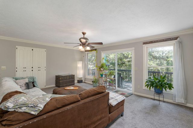 1417 S Thousand Oaks Drive, Nixa, MO 65714