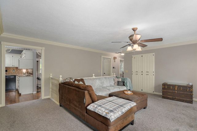 1417 S Thousand Oaks Drive, Nixa, MO 65714